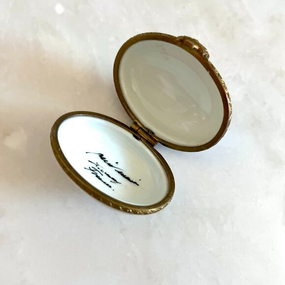 Hand-Painted Limoges Porcelain Box: French Floral Basket Trinket, Artist Signed - Picture 8 of 8